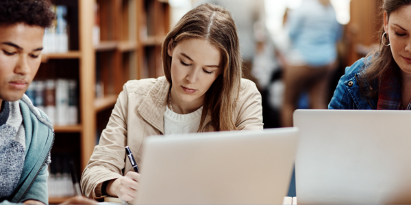 Aprendizaje Continuo: Del Aula Corporativa a Plataformas On-Demand